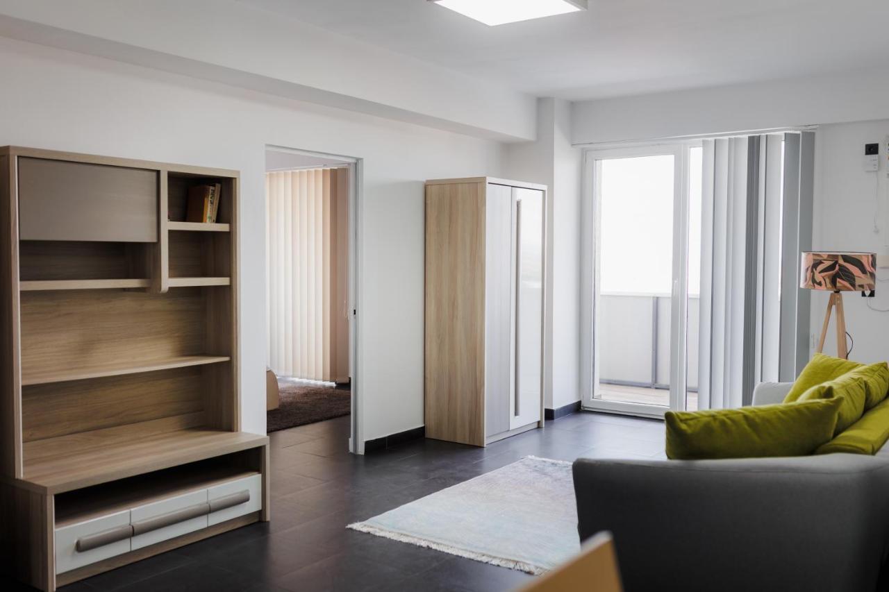Plaza Apartment Satu Mare Bagian luar foto