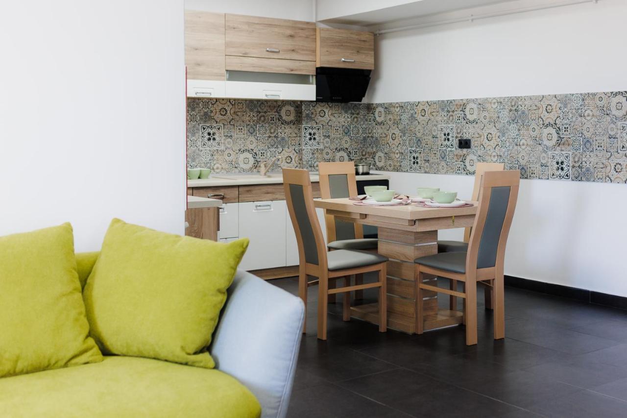 Plaza Apartment Satu Mare Bagian luar foto